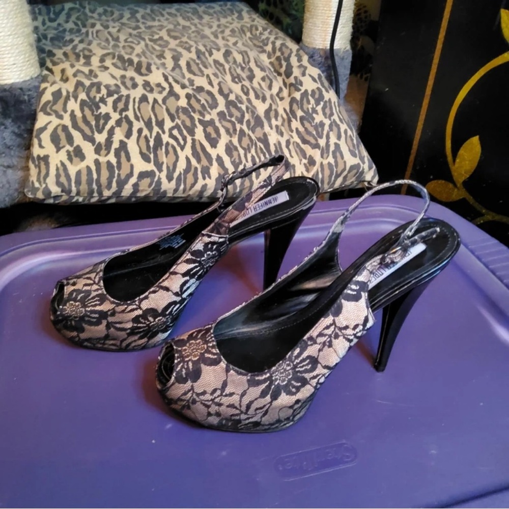 Jennifer Lopez Elegant Black and Cream Floral Heels